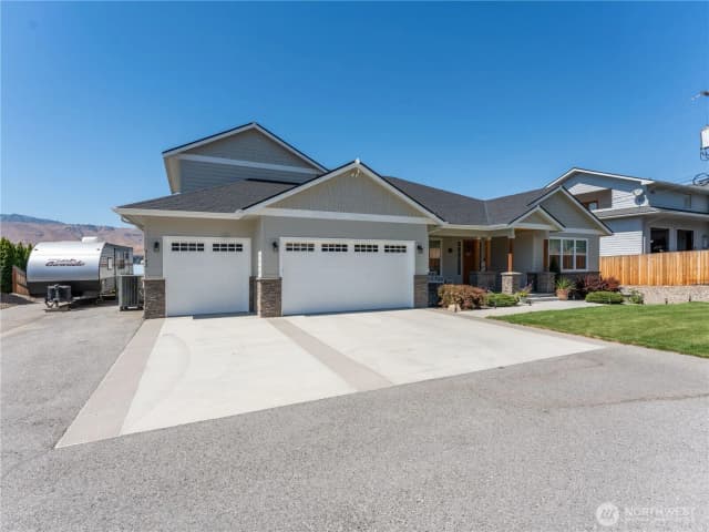 Property photo for 3142 Nw Delcon Court, East Wenatchee photo 2