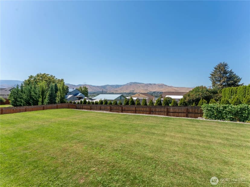 Property photo for 3142 Nw Delcon Court, East Wenatchee photo 5