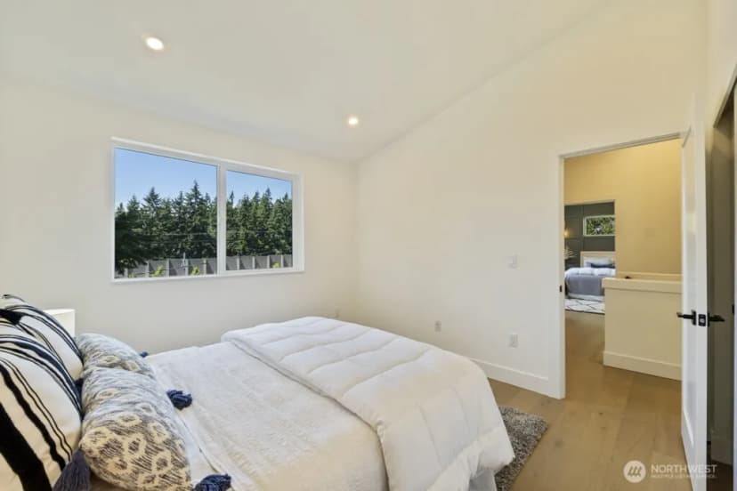 Property photo for 12048 5th Avenue Ne, Seattle photo 29