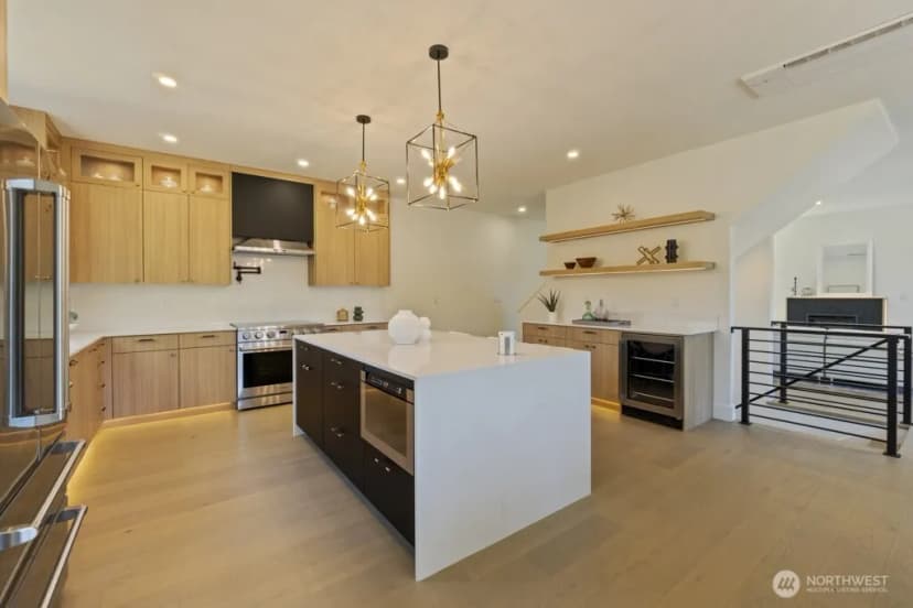 Property photo for 12048 5th Avenue Ne, Seattle photo 6