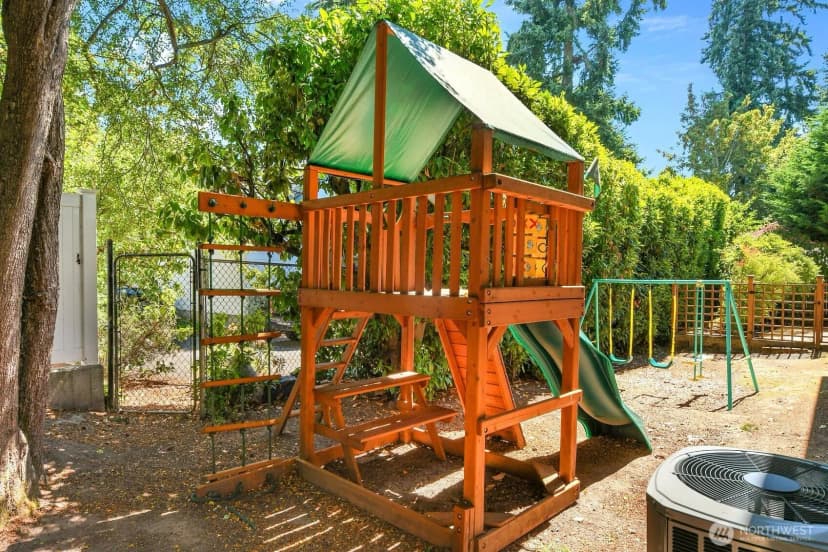 Property photo for 18528 Fremont Avenue N, Shoreline photo 27