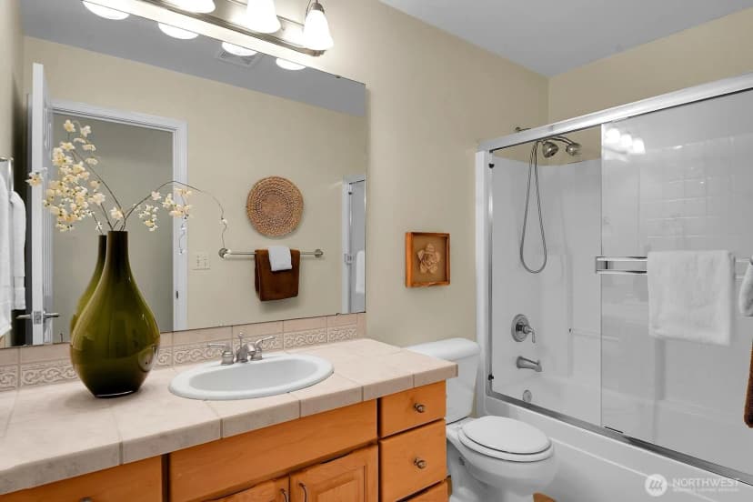 Property photo for 18528 Fremont Avenue N, Shoreline photo 23