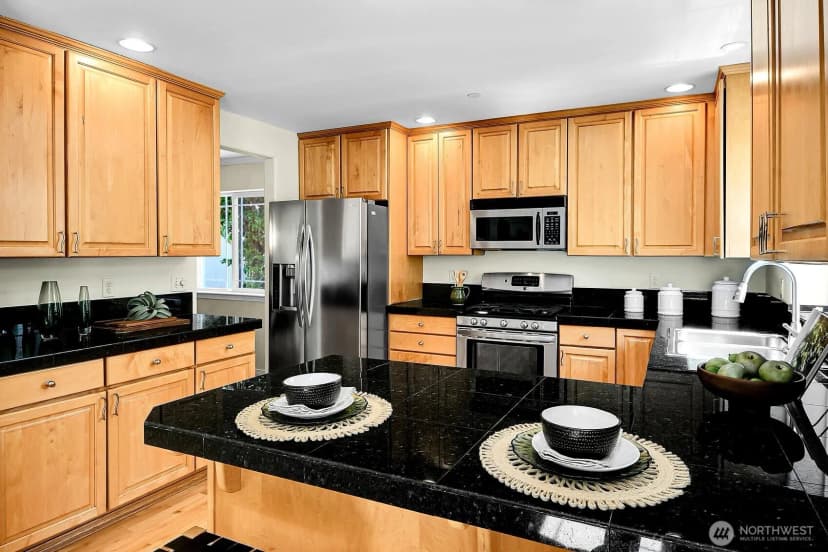 Property photo for 18528 Fremont Avenue N, Shoreline photo 10