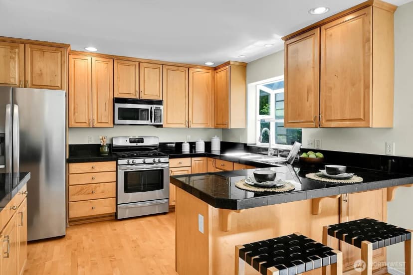 Property photo for 18528 Fremont Avenue N, Shoreline photo 9