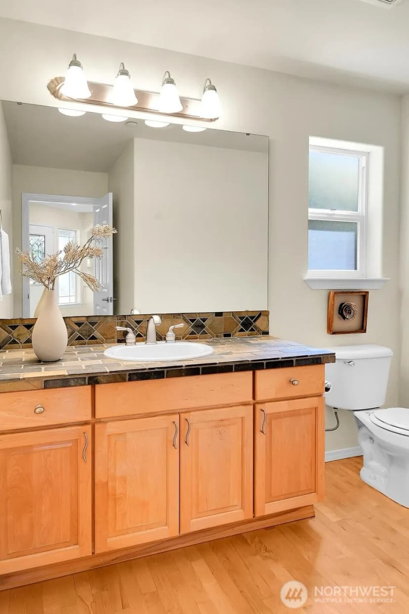 Property photo for 18528 Fremont Avenue N, Shoreline photo 6