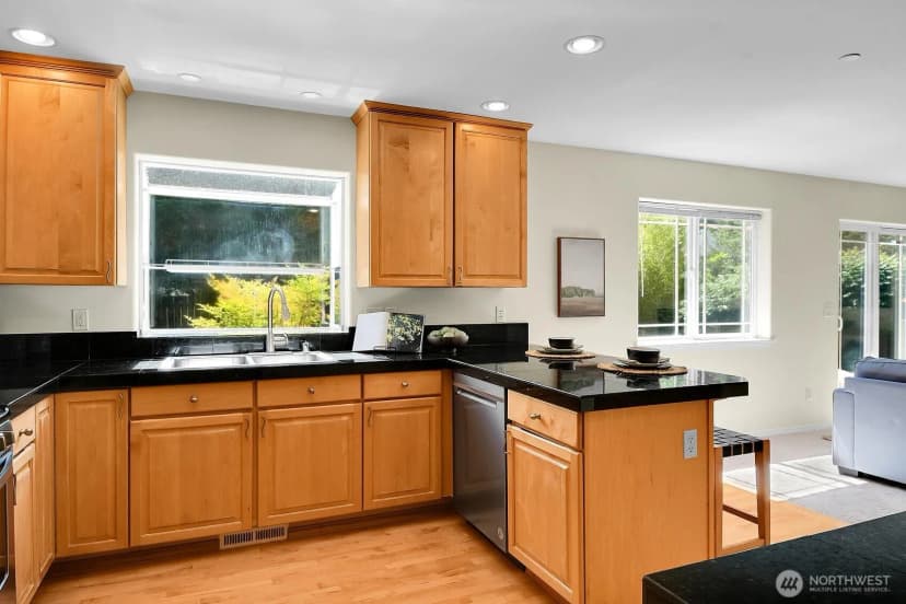 Property photo for 18528 Fremont Avenue N, Shoreline photo 11