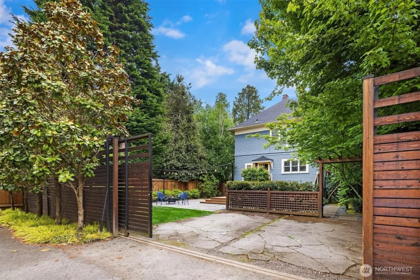 Property photo for 421 16th Avenue E, Seattle photo 32