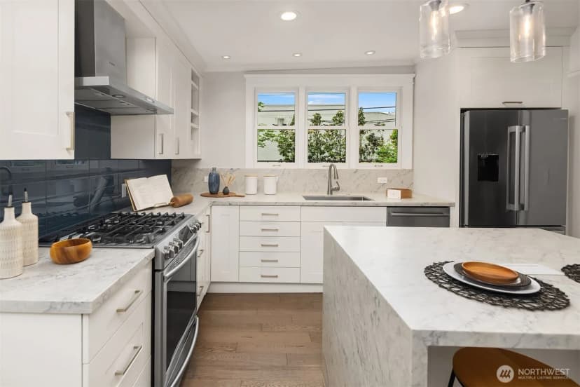 Property photo for 421 16th Avenue E, Seattle photo 17