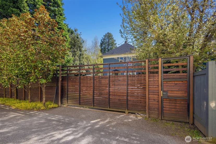 Property photo for 421 16th Avenue E, Seattle photo 33