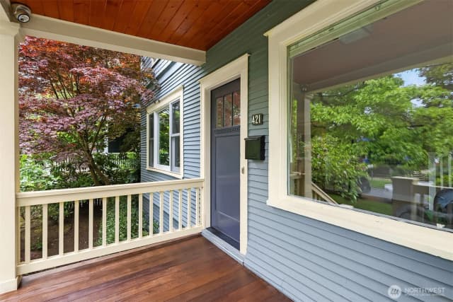 Property photo for 421 16th Avenue E, Seattle photo 3