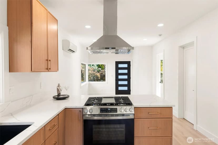 Property photo for 706 N 67th Street, Seattle photo 10