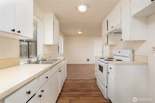 Property photo for 17325 11th Avenue Ct E, Spanaway photo 3