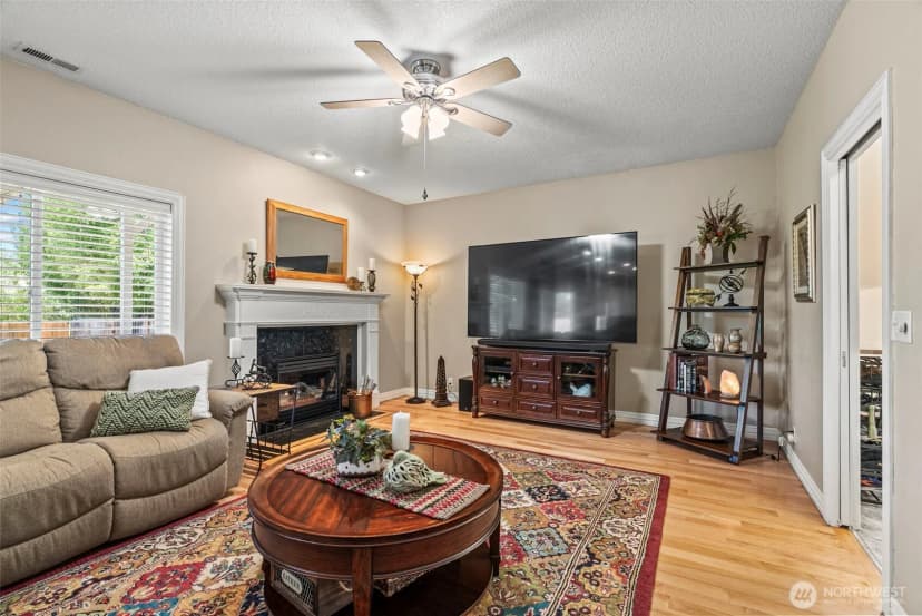 Property photo for 564 E 15th Circle, La Center photo 18