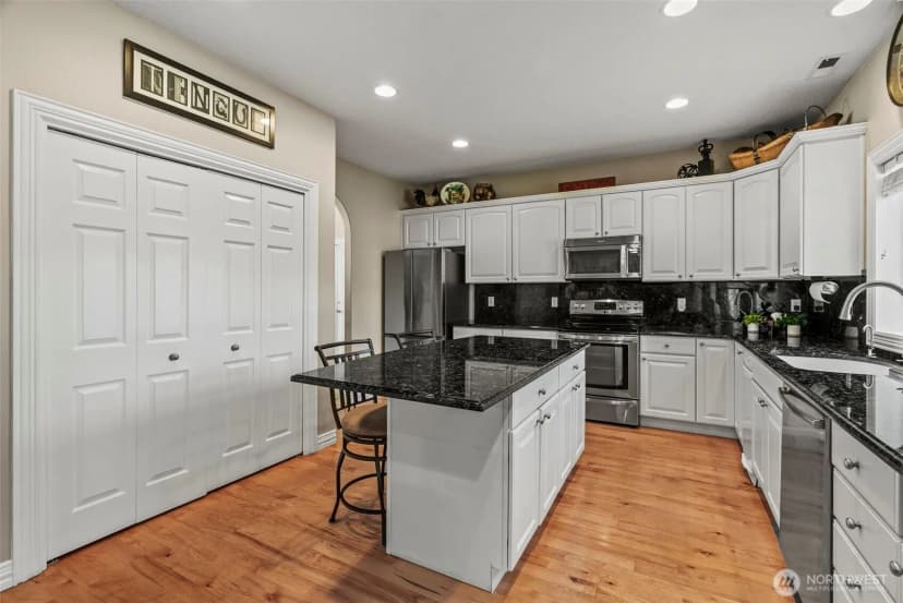 Property photo for 564 E 15th Circle, La Center photo 10