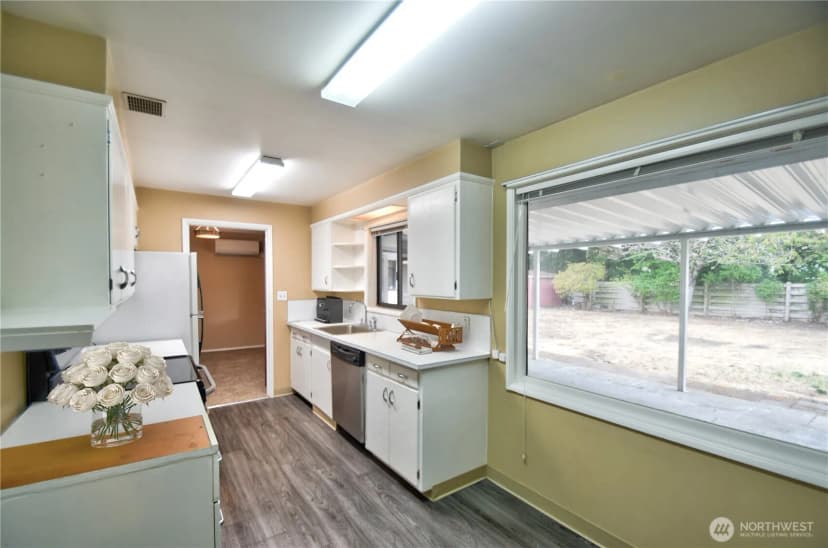 Property photo for 10809 Villa Ln Sw, Lakewood photo 11