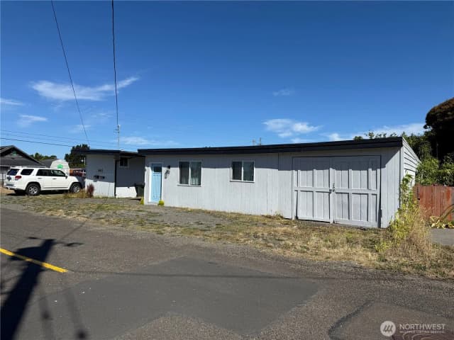 Property photo for 1416 Washington Avenue S, Long Beach photo 4