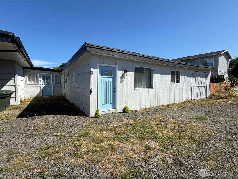 Property photo for 1416 Washington Avenue S, Long Beach photo 3