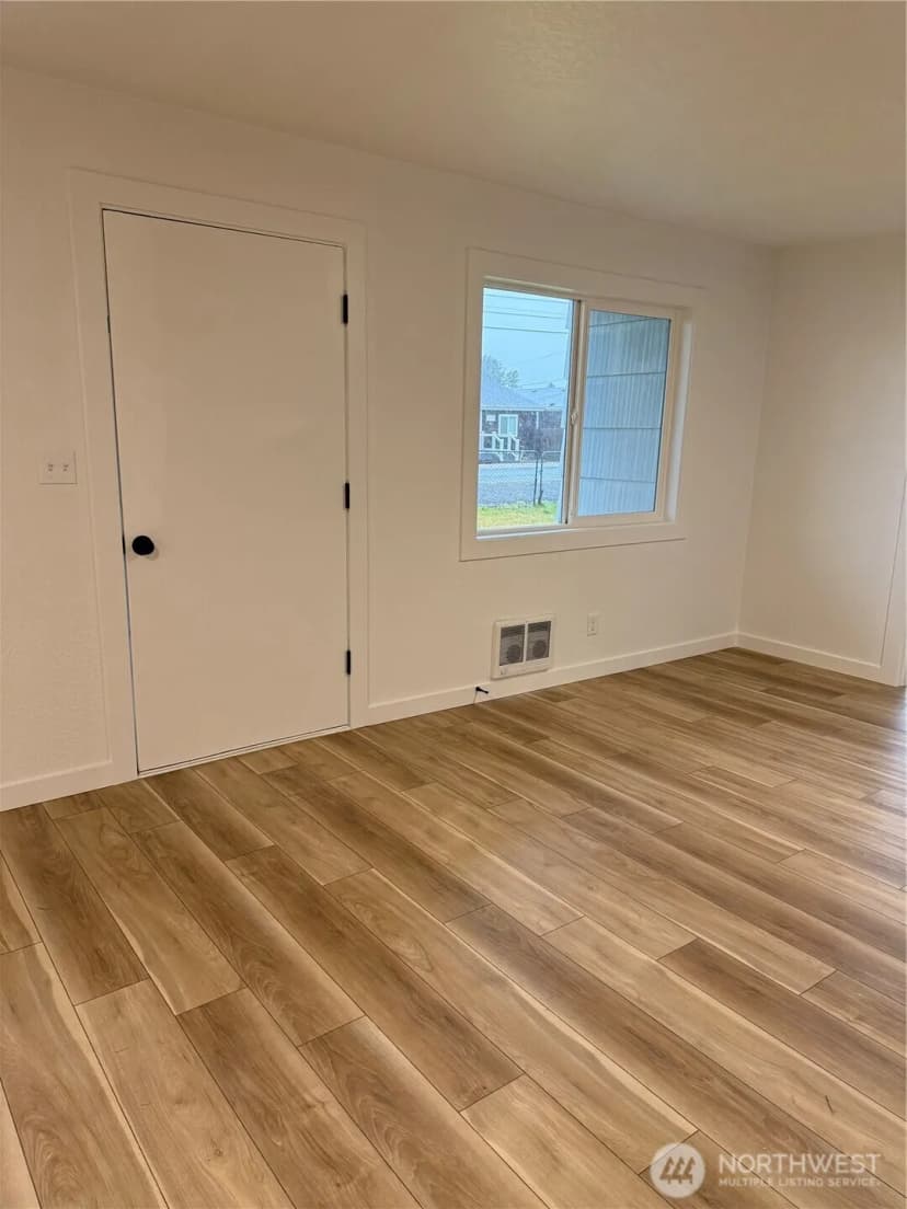 Property photo for 1416 Washington Avenue S, Long Beach photo 15