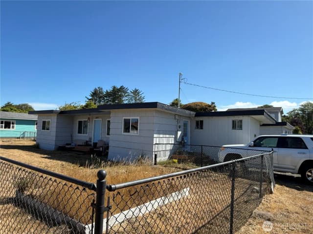 Property photo for 1416 Washington Avenue S, Long Beach photo 5