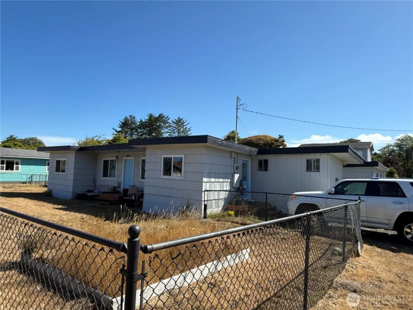 Property photo for 1416 Washington Avenue S, Long Beach photo 5