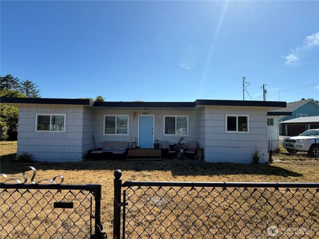 Property photo for 1416 Washington Avenue S, Long Beach