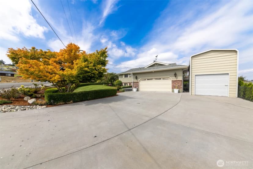 Property photo for 695 Dugualla Road, Oak Harbor photo 31