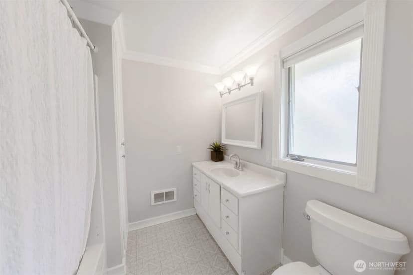 Property photo for 695 Dugualla Road, Oak Harbor photo 15