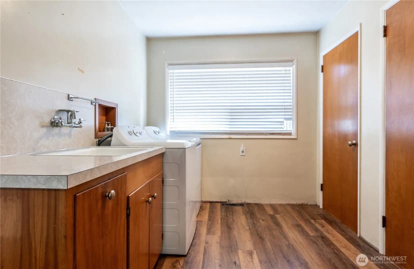 Property photo for 6418 Karjala Road, Aberdeen photo 8