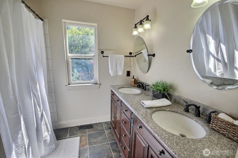 Property photo for 4018 52nd Street Ne, Tacoma photo 18