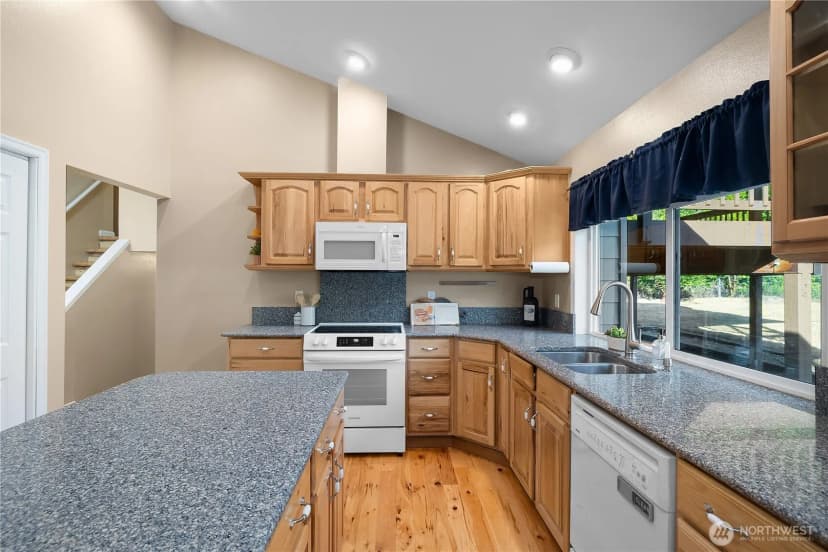 Property photo for 7703 Holiday Valley Drive Nw, Olympia photo 10
