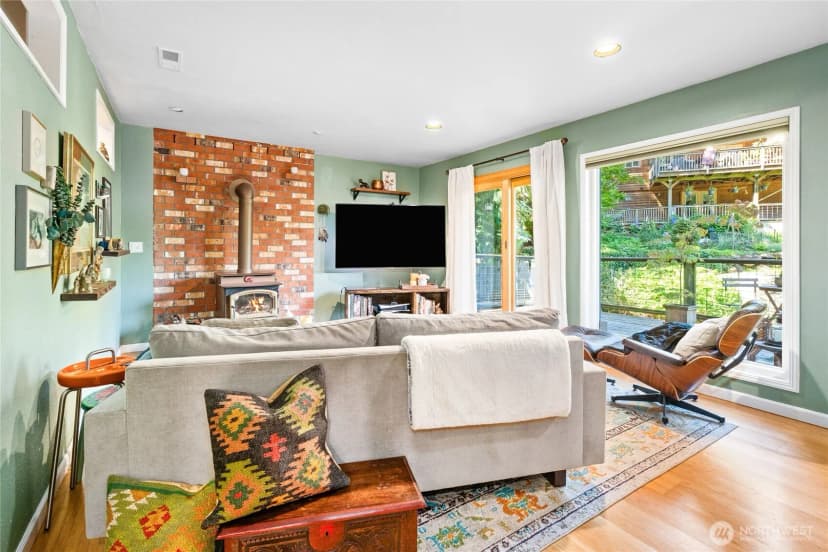Property photo for 19707 67th Avenue Ne, Kenmore photo 18