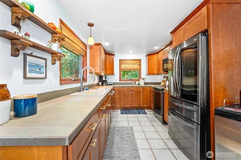 Property photo for 19707 67th Avenue Ne, Kenmore photo 10