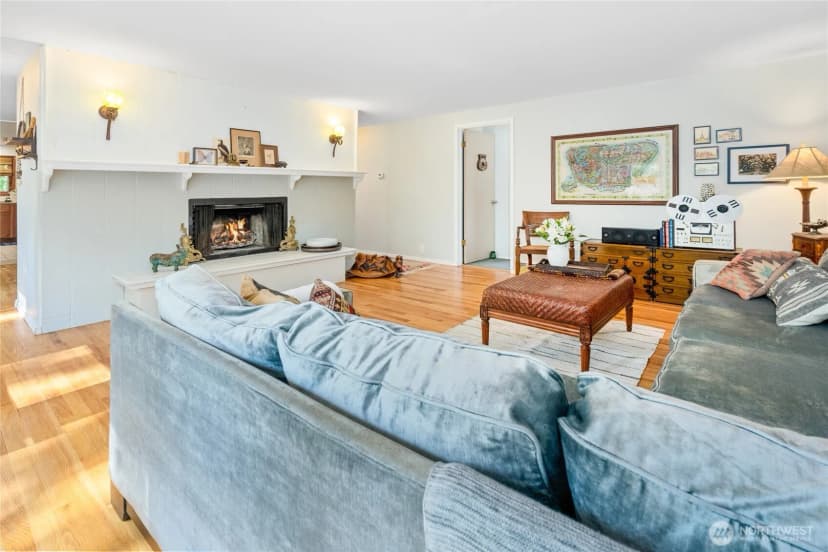 Property photo for 19707 67th Avenue Ne, Kenmore photo 8