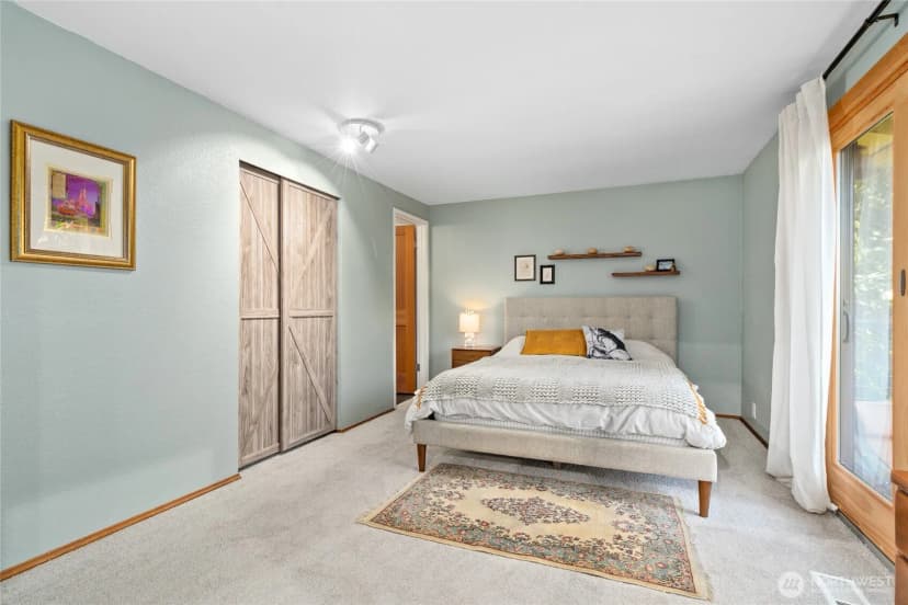 Property photo for 19707 67th Avenue Ne, Kenmore photo 13