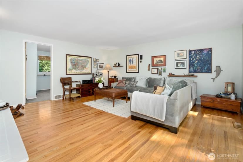 Property photo for 19707 67th Avenue Ne, Kenmore photo 7