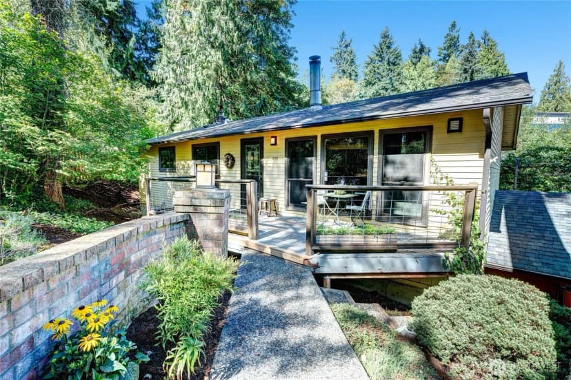 Property photo for 19707 67th Avenue Ne, Kenmore