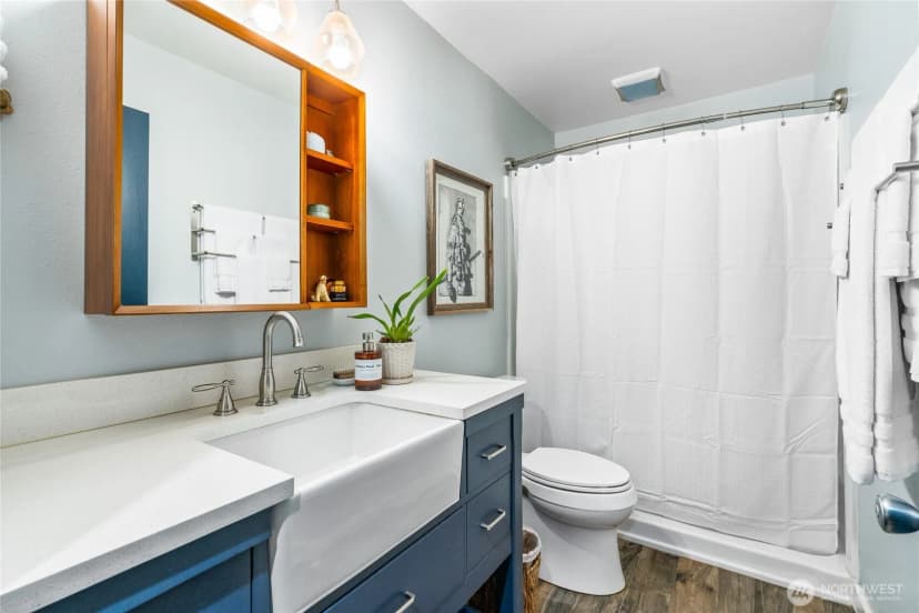 Property photo for 19707 67th Avenue Ne, Kenmore photo 14