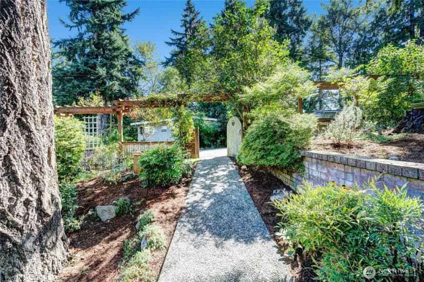 Property photo for 19707 67th Avenue Ne, Kenmore photo 40