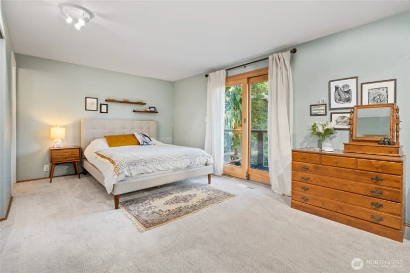 Property photo for 19707 67th Avenue Ne, Kenmore photo 12