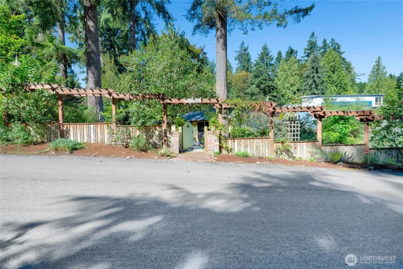 Property photo for 19707 67th Avenue Ne, Kenmore photo 38