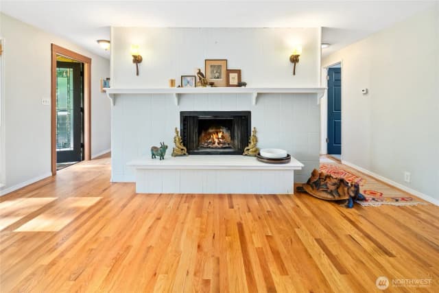 Property photo for 19707 67th Avenue Ne, Kenmore photo 5