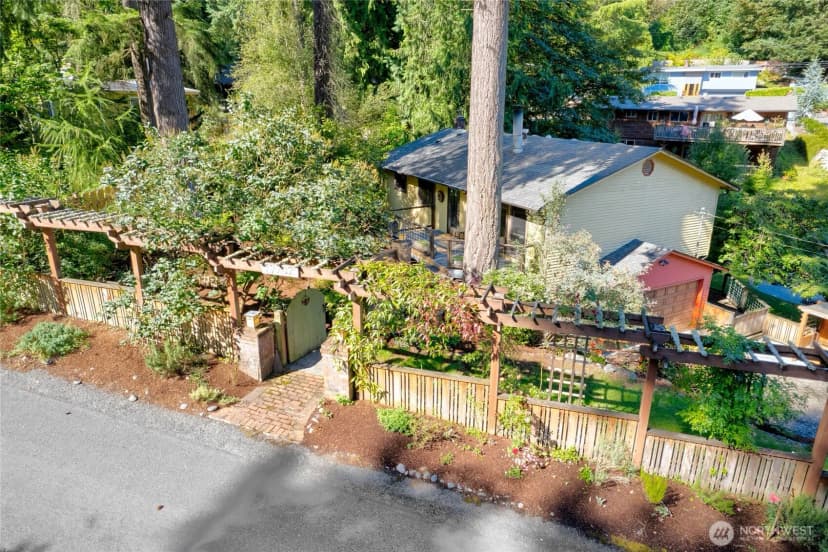 Property photo for 19707 67th Avenue Ne, Kenmore photo 37