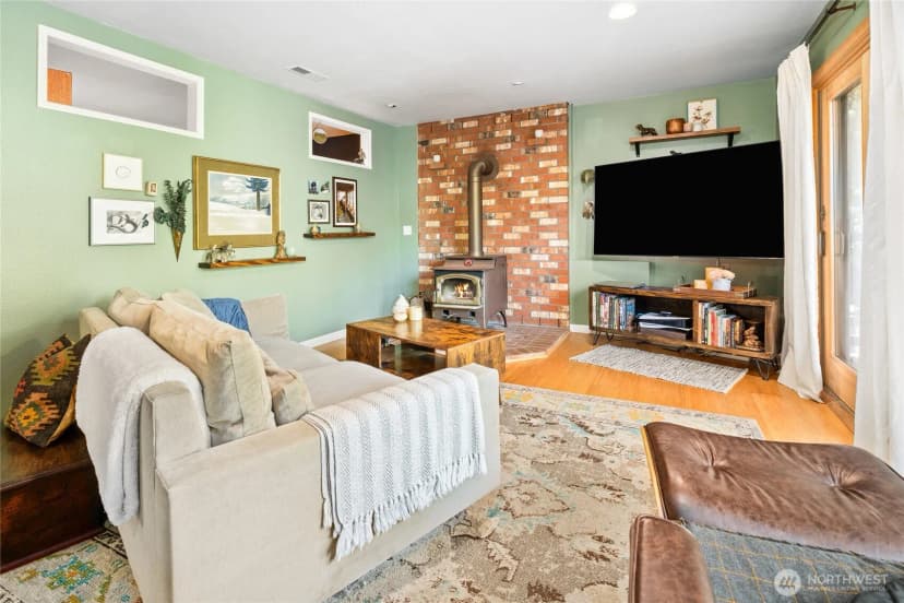 Property photo for 19707 67th Avenue Ne, Kenmore photo 19