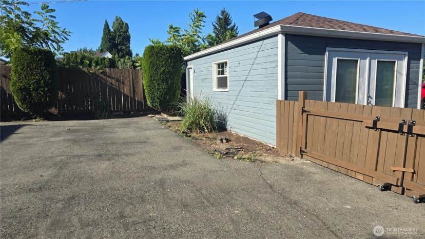 Property photo for 420 2nd Avenue S, Kent photo 9