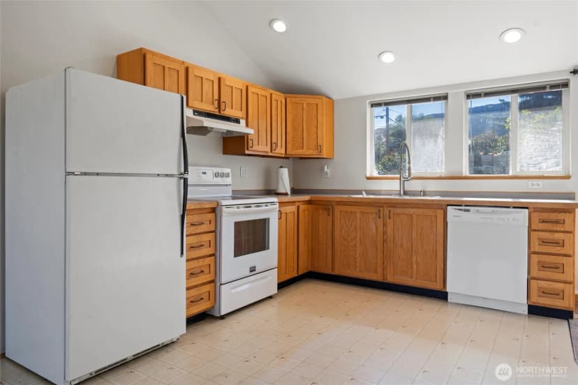Property photo for 220 Park Place Street, Electric City photo 9
