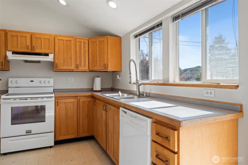 Property photo for 220 Park Place Street, Electric City photo 12