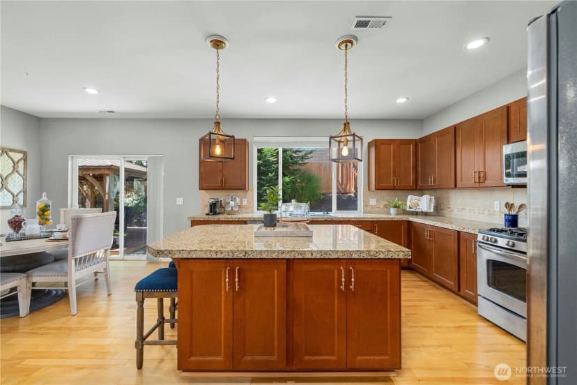 Property photo for 27472 214th Avenue Se, Maple Valley photo 10