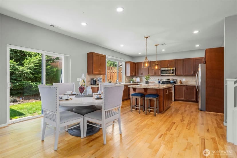 Property photo for 27472 214th Avenue Se, Maple Valley photo 8