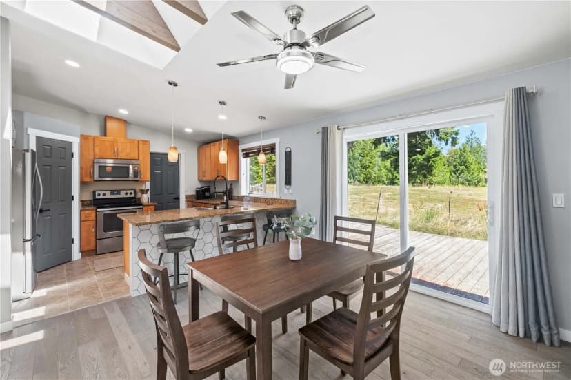 Property photo for 14715 318th Street E, Graham photo 9