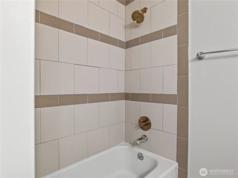 Property photo for 13041 12th Avenue Sw, Burien photo 16
